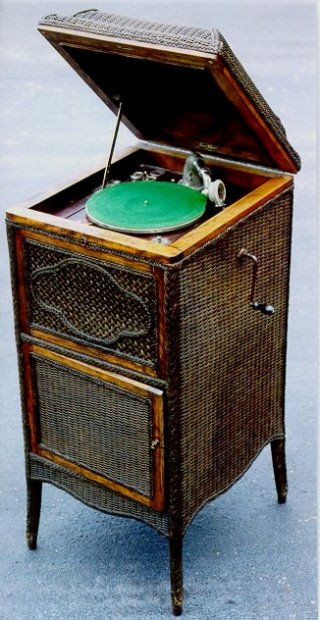 Illustration for article titled Unpopular opinion I really hate the sound of Victrolas